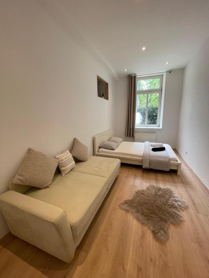 Cozy 8-Person Home In Vienna Located At Haberlgasse 82 N1 Viena Exterior foto