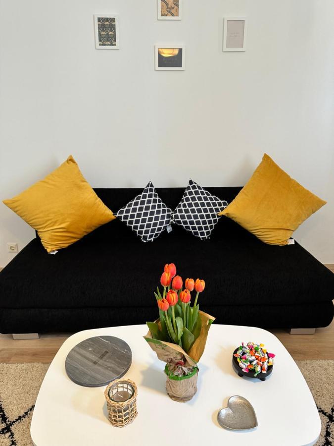 Cozy 8-Person Home In Vienna Located At Haberlgasse 82 N1 Viena Exterior foto